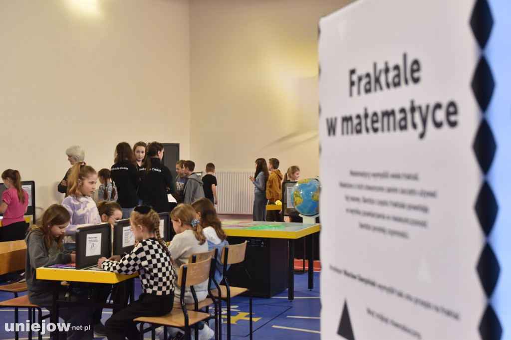 Matematyczna wystawa Kopernika w Uniejowie