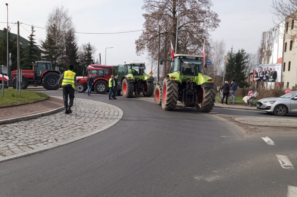 Rolnicy zablokowali rondo w Uniejowie