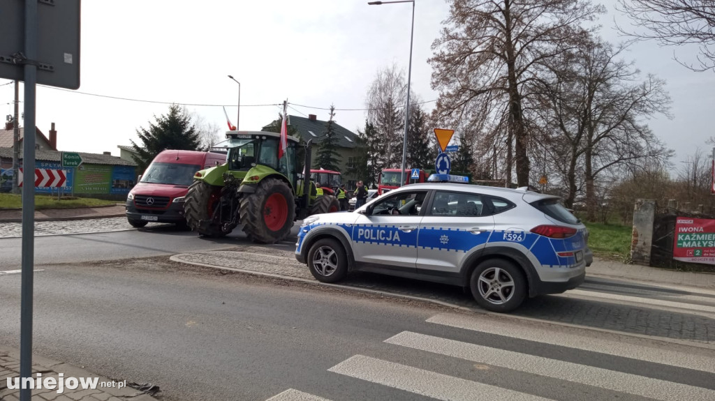Rolnicy zablokowali rondo w Uniejowie