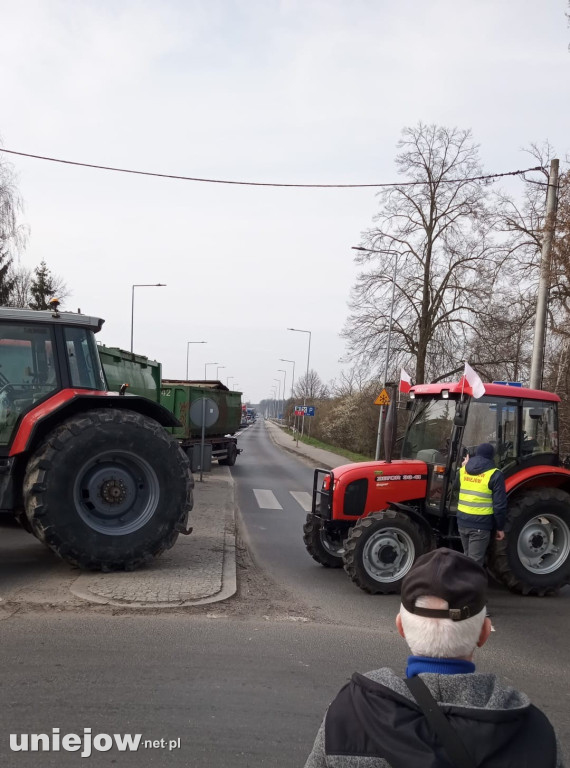 Rolnicy zablokowali rondo w Uniejowie
