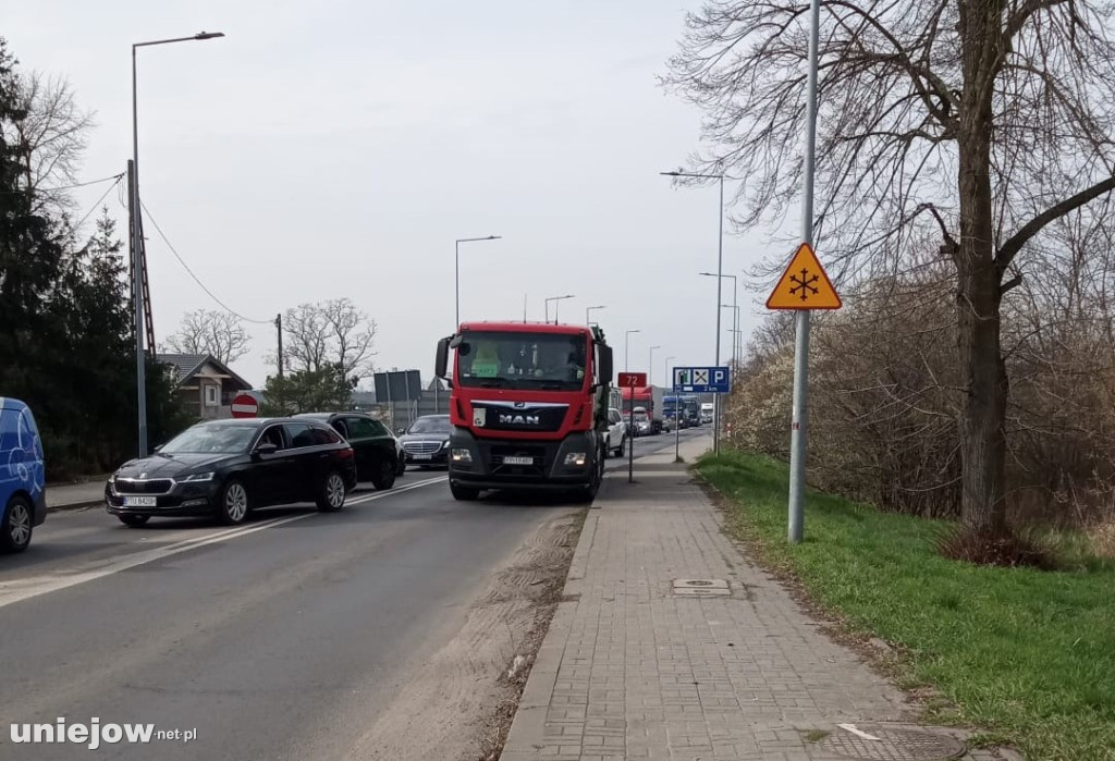 Rolnicy zablokowali rondo w Uniejowie