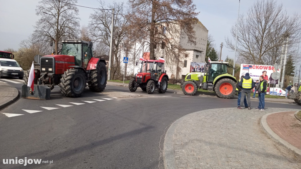 Rolnicy zablokowali rondo w Uniejowie