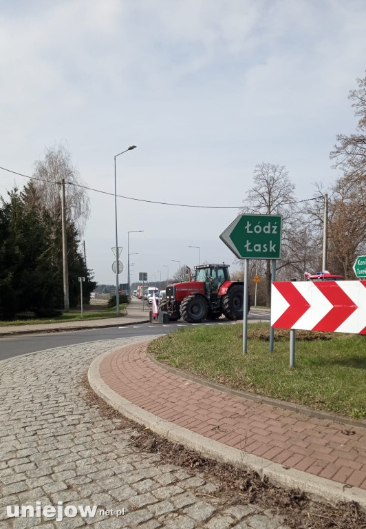 Rolnicy zablokowali rondo w Uniejowie
