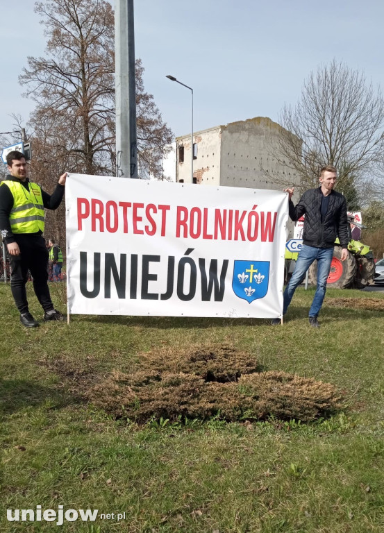 Rolnicy zablokowali rondo w Uniejowie