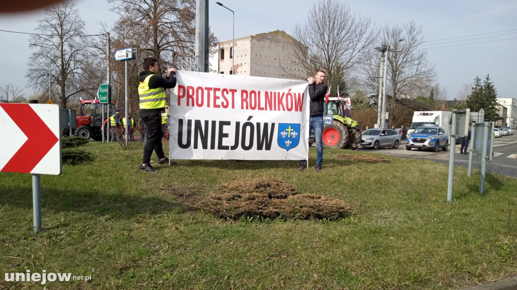 Rolnicy zablokowali rondo w Uniejowie