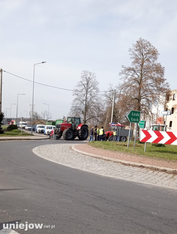 Rolnicy zablokowali rondo w Uniejowie