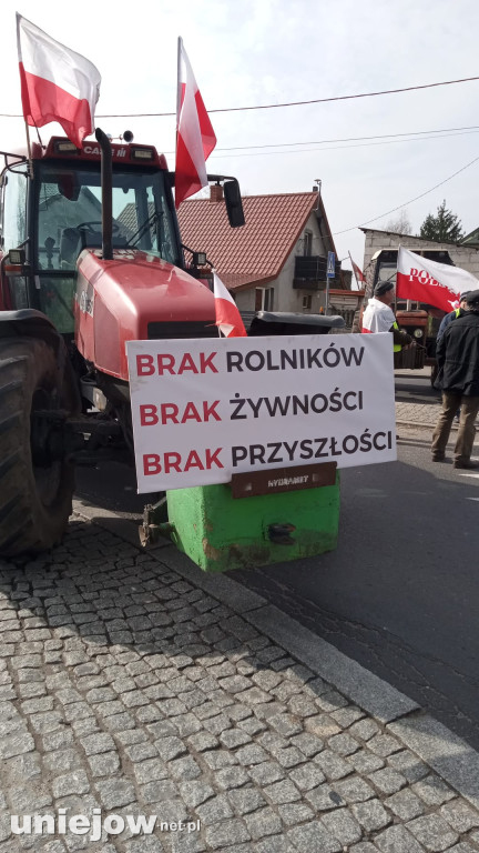 Rolnicy zablokowali rondo w Uniejowie