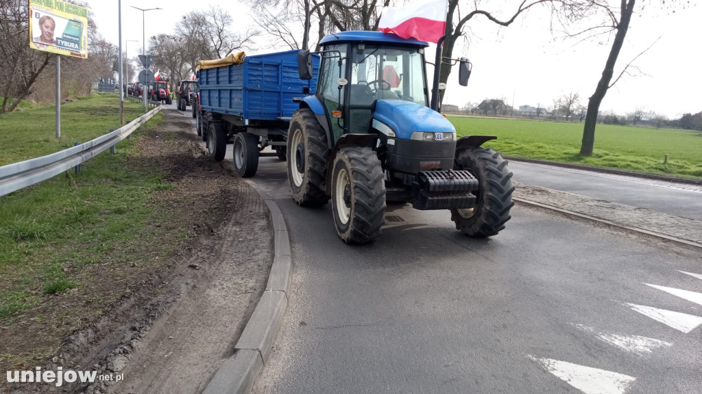 Rolnicy zablokowali rondo w Uniejowie