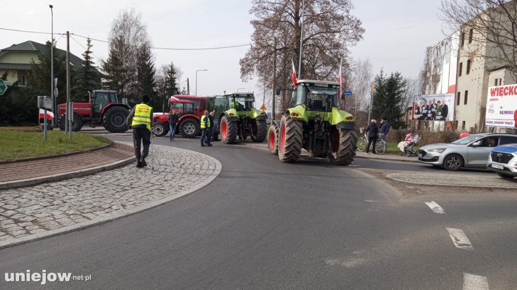 Rolnicy zablokowali rondo w Uniejowie
