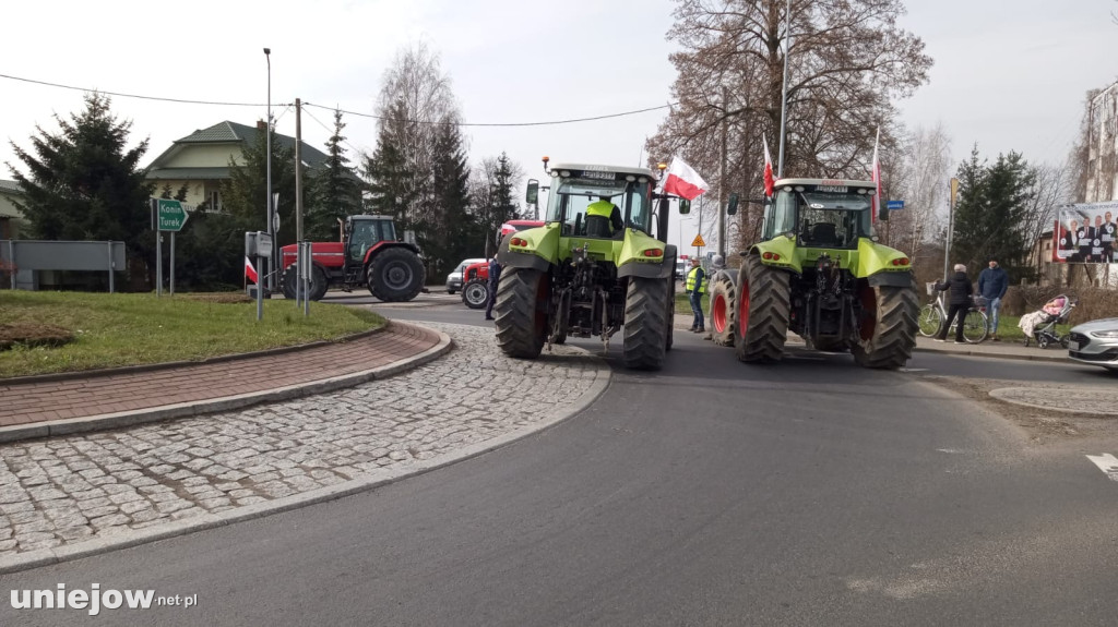 Rolnicy zablokowali rondo w Uniejowie