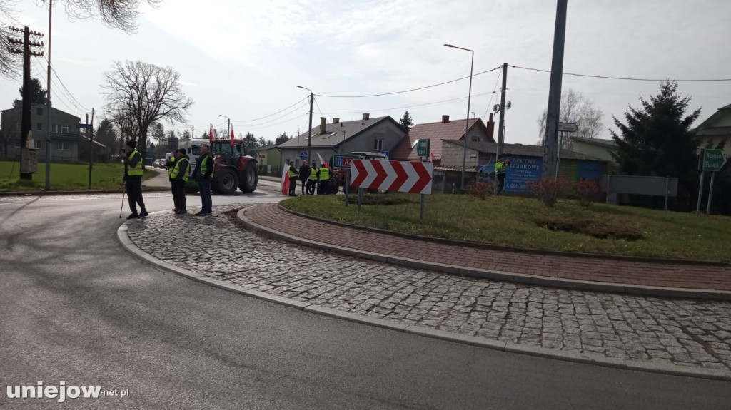 Rolnicy zablokowali rondo w Uniejowie