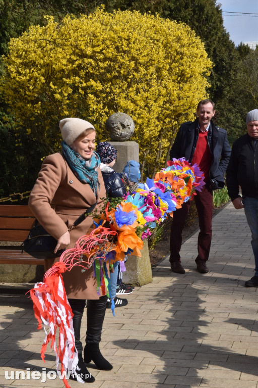 Największe palmy w konkursie palm wielkanocnych w Wilamowie