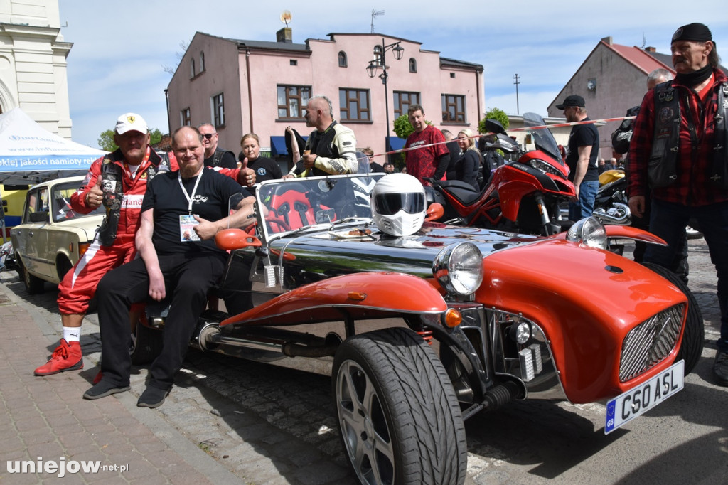 Motocykliści opanowali Uniejów. Tak wyglądało otwarcie sezonu motocyklowego