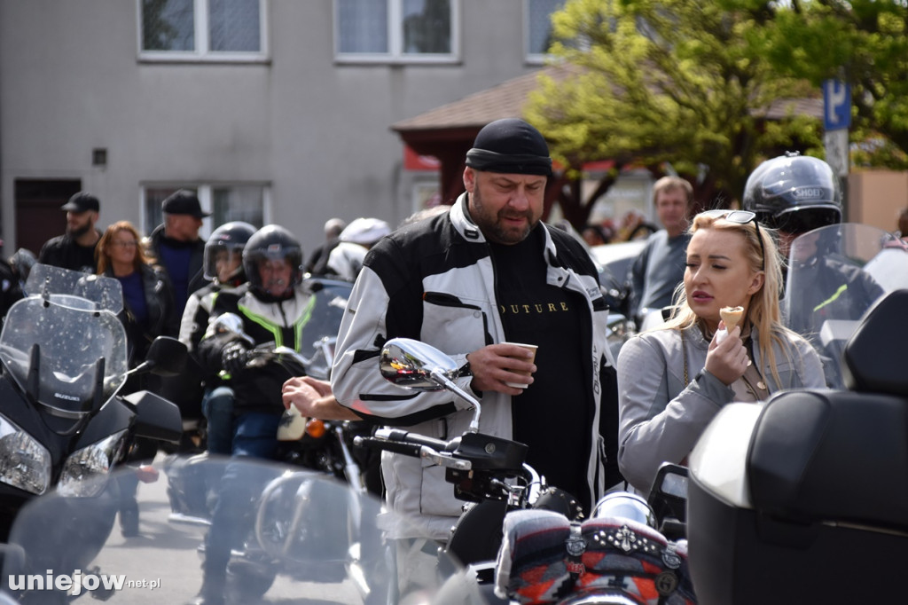 Motocykliści opanowali Uniejów. Tak wyglądało otwarcie sezonu motocyklowego