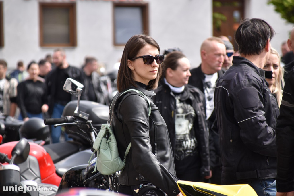 Motocykliści opanowali Uniejów. Tak wyglądało otwarcie sezonu motocyklowego