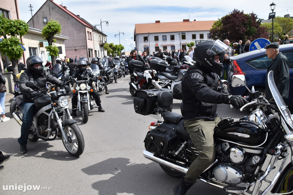 Motocykliści opanowali Uniejów. Tak wyglądało otwarcie sezonu motocyklowego