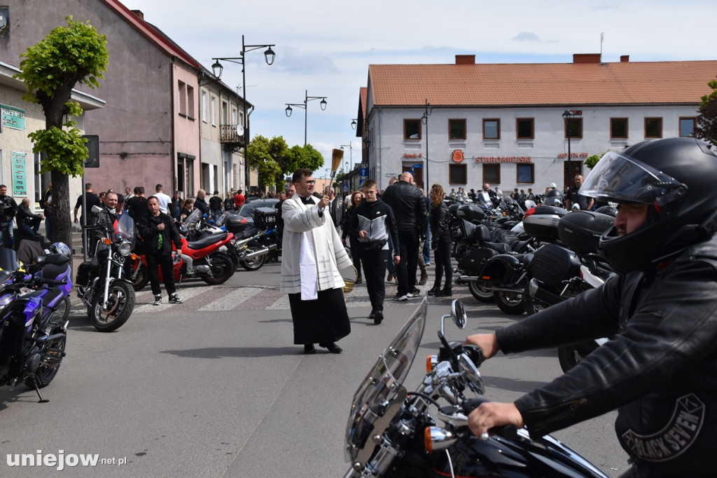 Motocykliści opanowali Uniejów. Tak wyglądało otwarcie sezonu motocyklowego