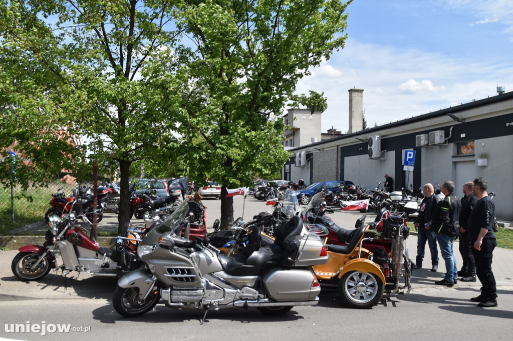 Motocykliści opanowali Uniejów. Tak wyglądało otwarcie sezonu motocyklowego