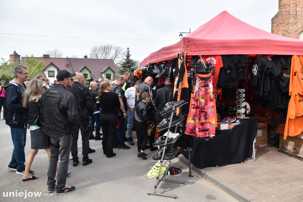 Motocykliści opanowali Uniejów. Tak wyglądało otwarcie sezonu motocyklowego