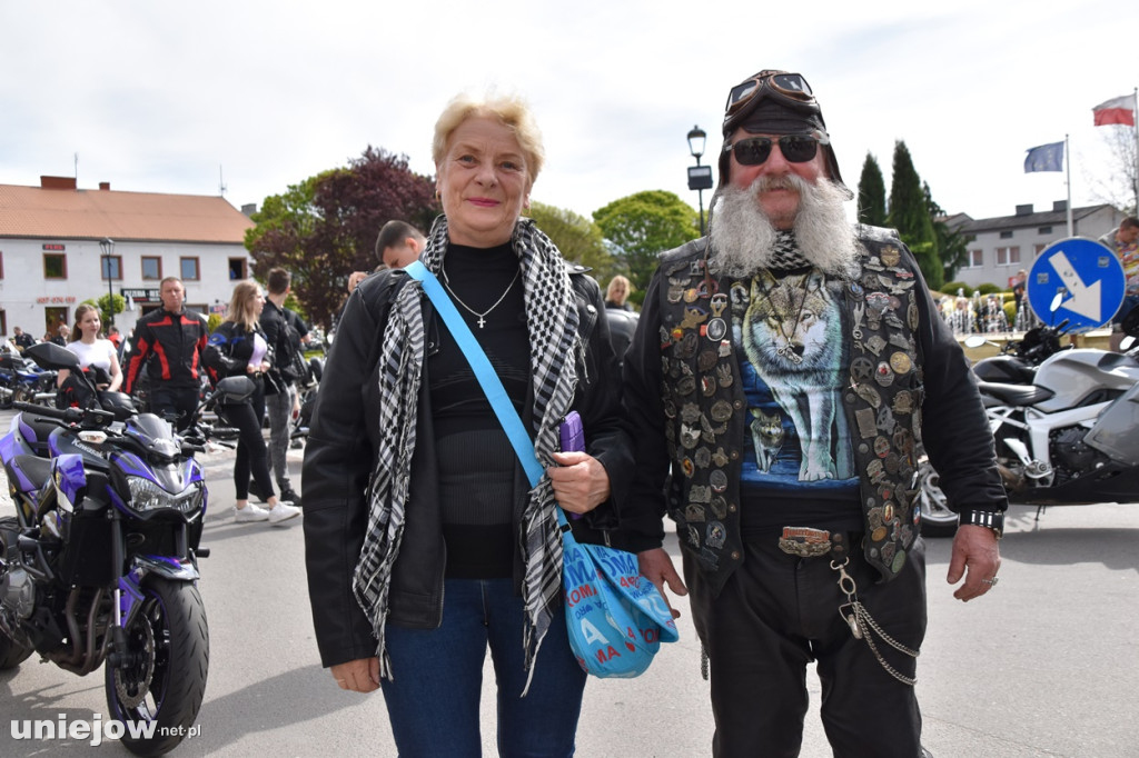 Motocykliści opanowali Uniejów. Tak wyglądało otwarcie sezonu motocyklowego