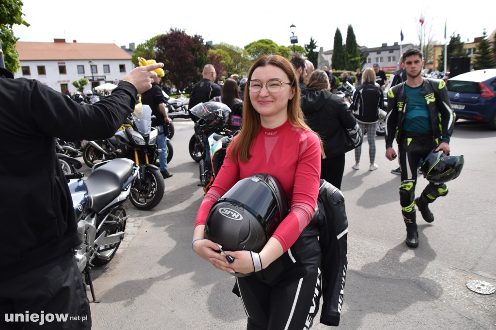 Motocykliści opanowali Uniejów. Tak wyglądało otwarcie sezonu motocyklowego