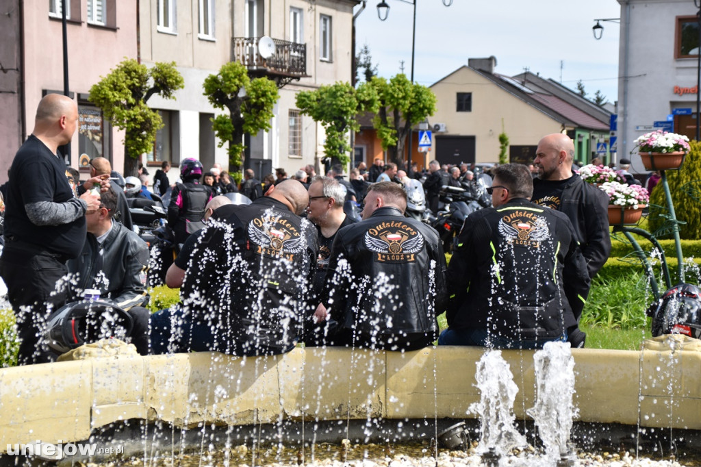 Motocykliści opanowali Uniejów. Tak wyglądało otwarcie sezonu motocyklowego