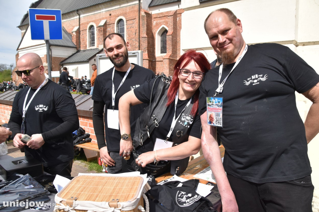 Motocykliści opanowali Uniejów. Tak wyglądało otwarcie sezonu motocyklowego