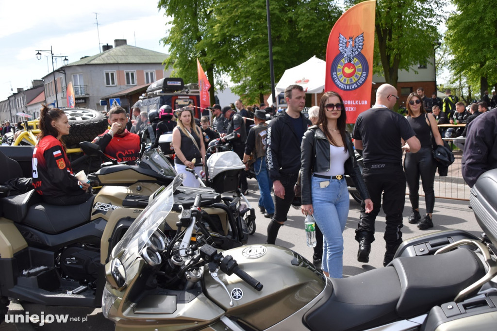 Motocykliści opanowali Uniejów. Tak wyglądało otwarcie sezonu motocyklowego