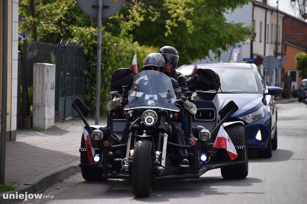 Motocykliści opanowali Uniejów. Tak wyglądało otwarcie sezonu motocyklowego