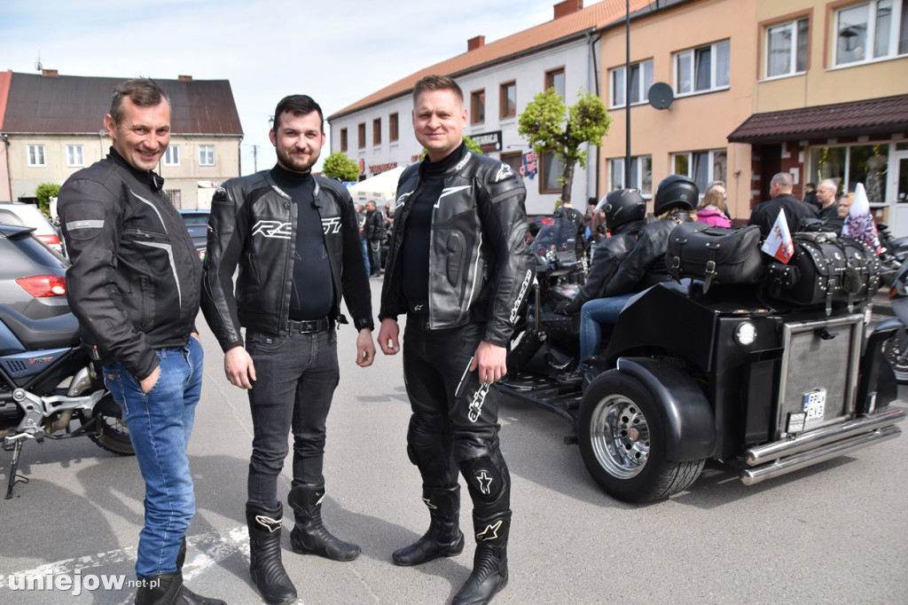 Motocykliści opanowali Uniejów. Tak wyglądało otwarcie sezonu motocyklowego