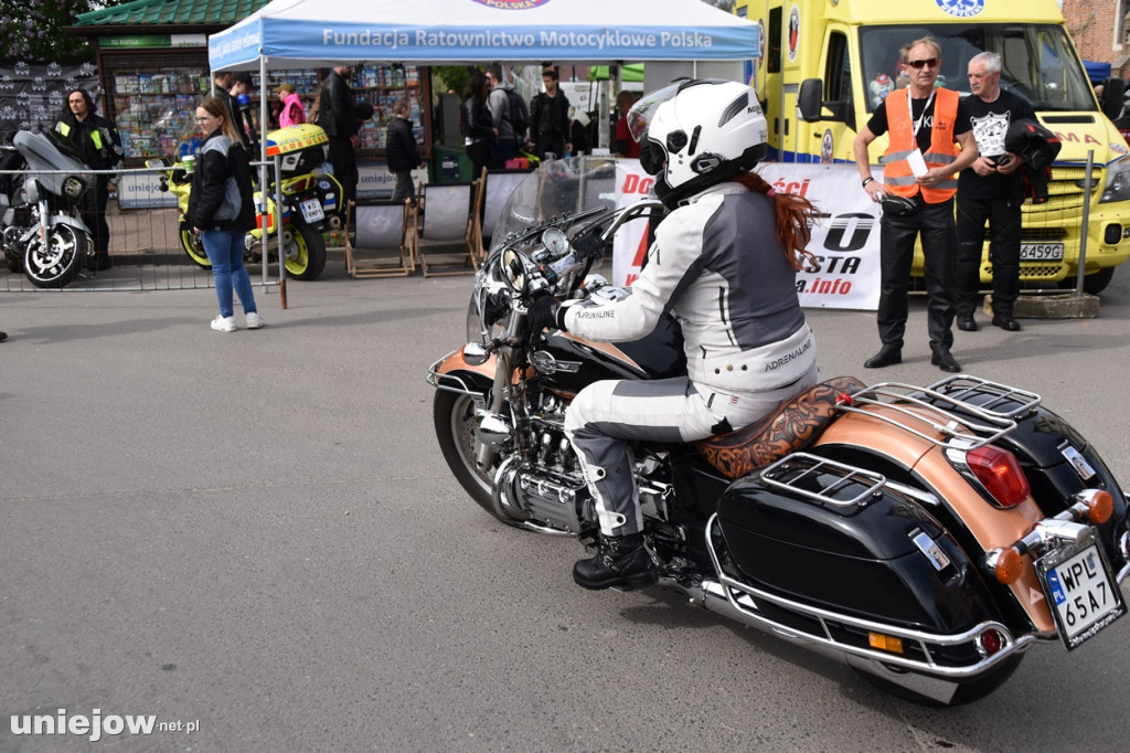 Motocykliści opanowali Uniejów. Tak wyglądało otwarcie sezonu motocyklowego