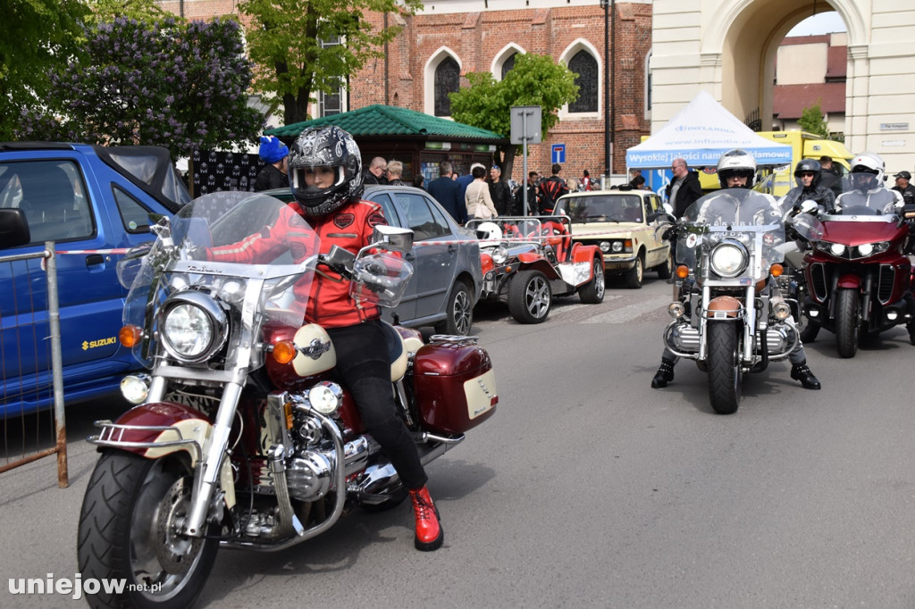 Motocykliści opanowali Uniejów. Tak wyglądało otwarcie sezonu motocyklowego