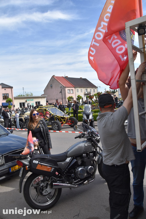 Motocykliści opanowali Uniejów. Tak wyglądało otwarcie sezonu motocyklowego