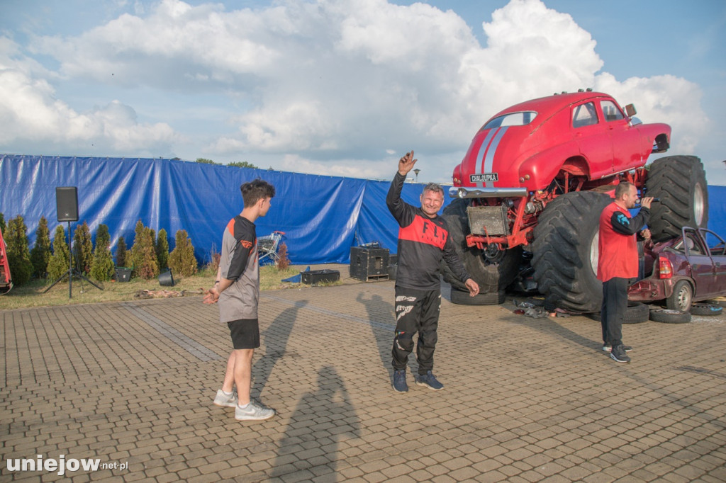 Samochodowa ekipa ,,Monster Truck Show Chaloupka