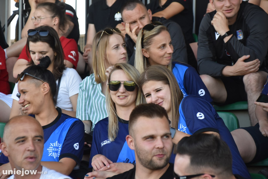 Samorządowcy i policjanci zmierzyli się na boisku