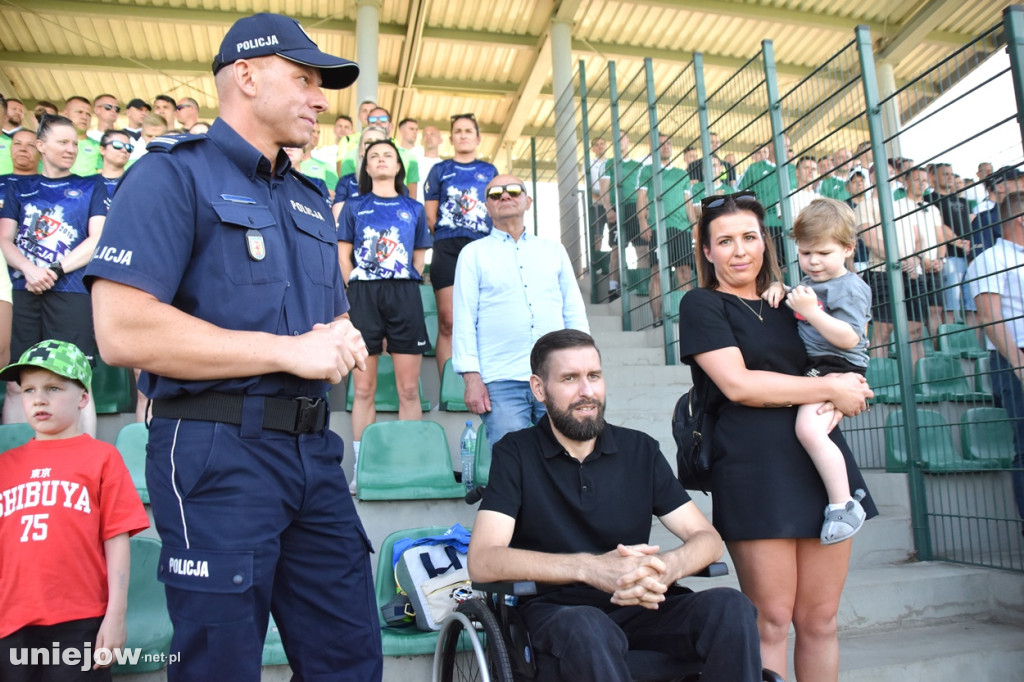 Samorządowcy i policjanci zmierzyli się na boisku