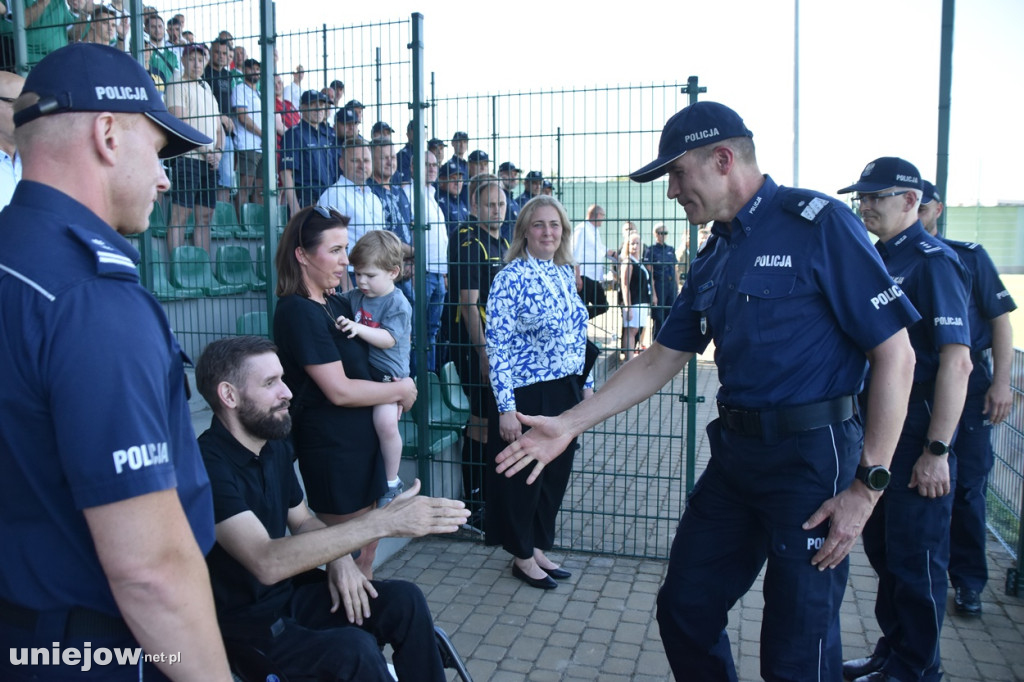 Samorządowcy i policjanci zmierzyli się na boisku