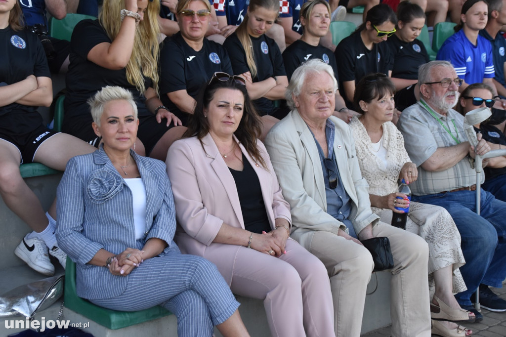 Samorządowcy i policjanci zmierzyli się na boisku