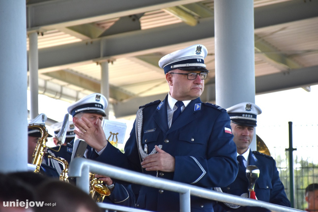 Samorządowcy i policjanci zmierzyli się na boisku