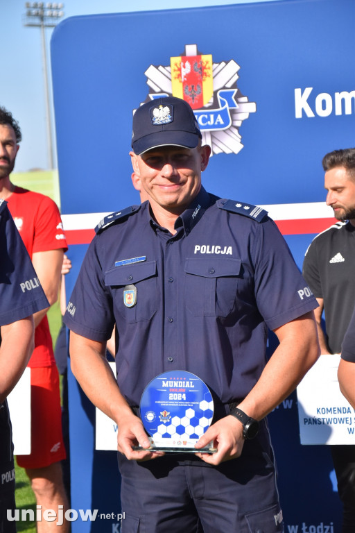 Samorządowcy i policjanci zmierzyli się na boisku