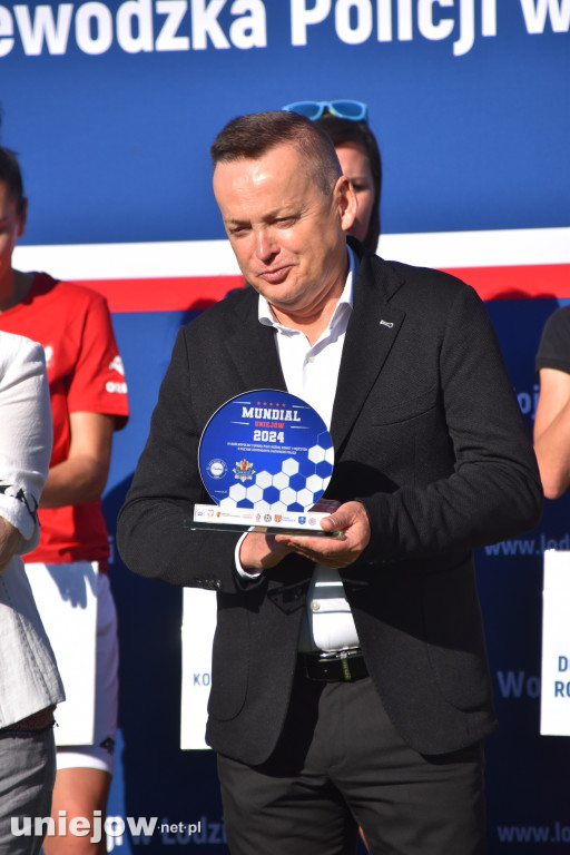 Samorządowcy i policjanci zmierzyli się na boisku