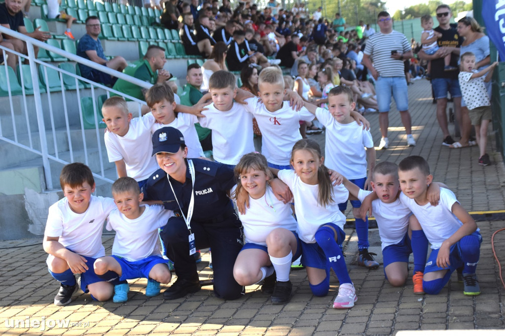 Samorządowcy i policjanci zmierzyli się na boisku