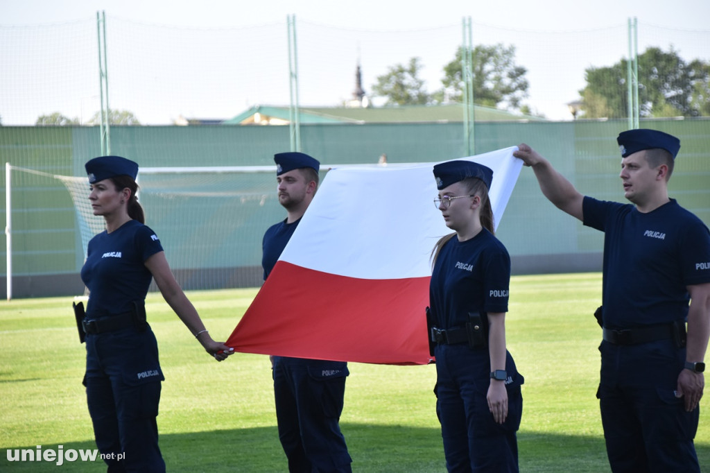 Samorządowcy i policjanci zmierzyli się na boisku