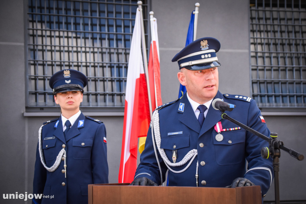 Odznaczenia i awanse, czyli obchody Święta Policji w Poddębicach [ZDJĘCIA]