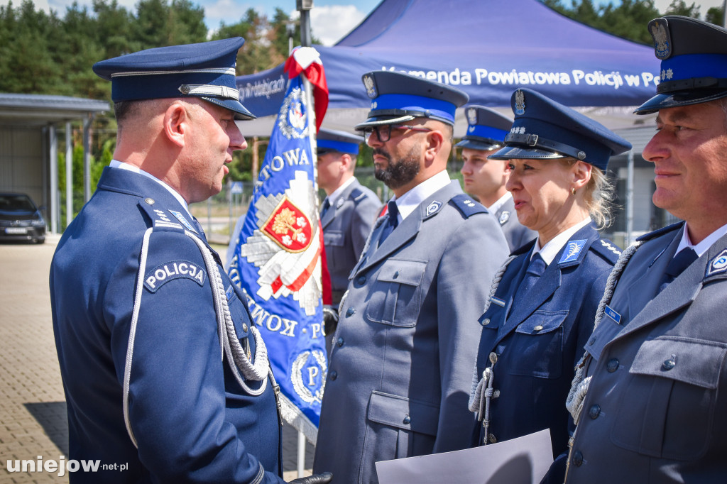 Odznaczenia i awanse, czyli obchody Święta Policji w Poddębicach [ZDJĘCIA]