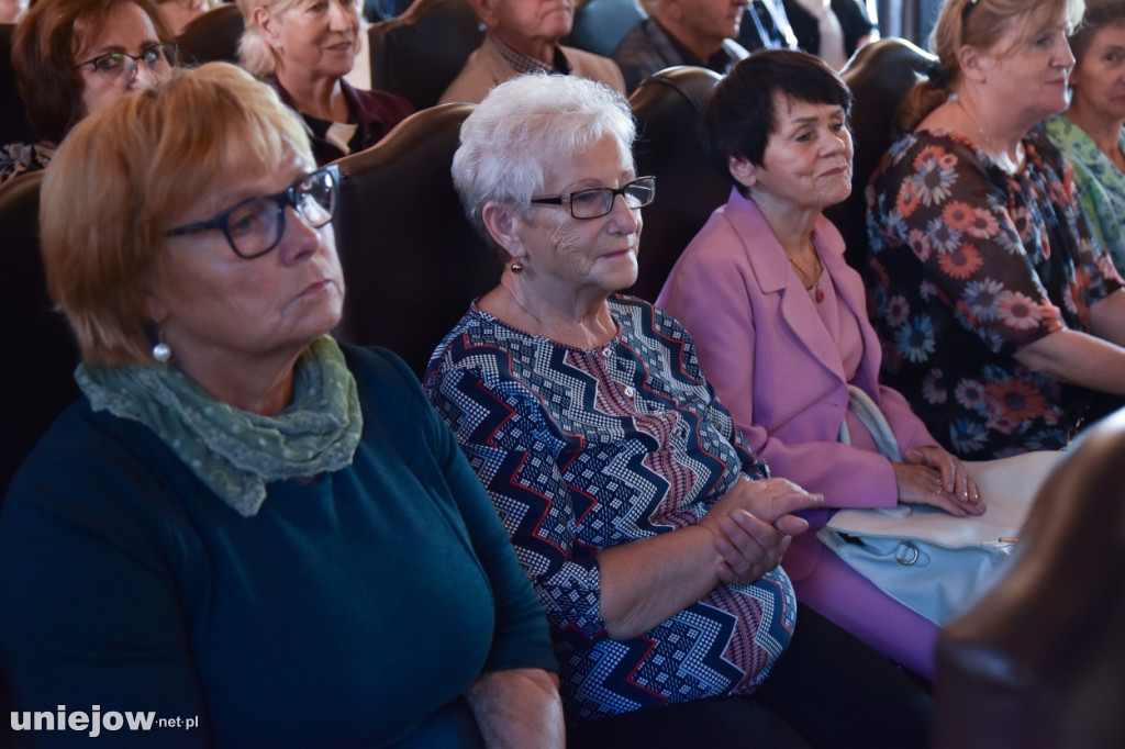 Słuchacze Uniwersytetu Trzeciego Wieku  uroczyście rozpoczęli kolejny semestr