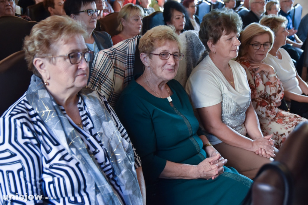 Słuchacze Uniwersytetu Trzeciego Wieku  uroczyście rozpoczęli kolejny semestr