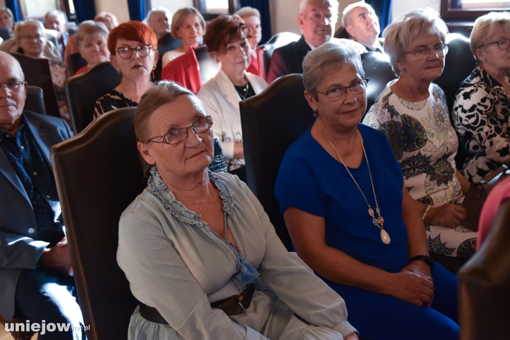 Słuchacze Uniwersytetu Trzeciego Wieku  uroczyście rozpoczęli kolejny semestr