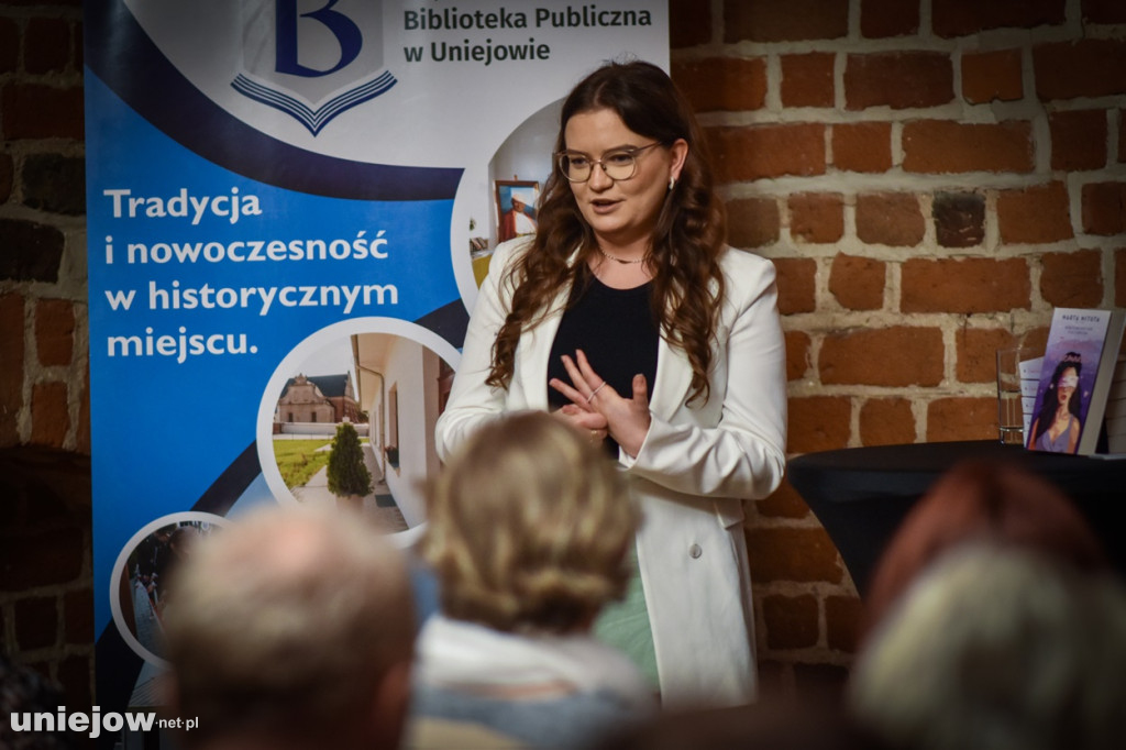 Debiutująca autorka Marta Mituta na spotkaniu w Uniejowie [FOTO]