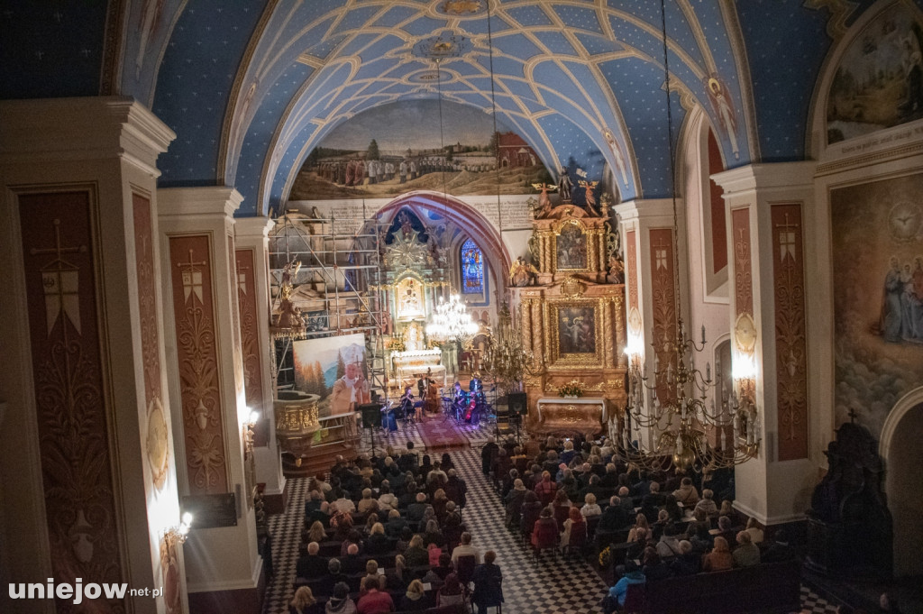 Filmowe przeboje symfonicznie. W kolegiacie zagrał zespół Alla Vienna [FOTO]